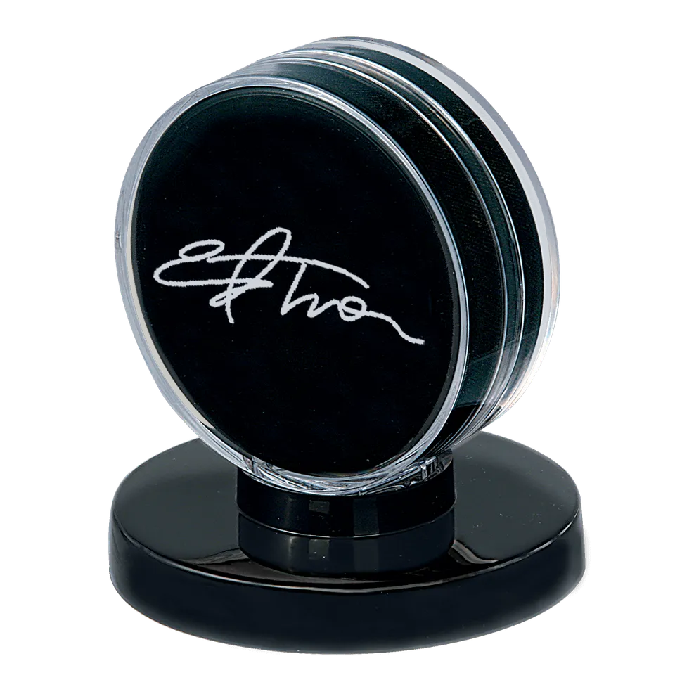ultra-pro-hockey-puck-display-halter-mit-schwarzem-sockel image 1