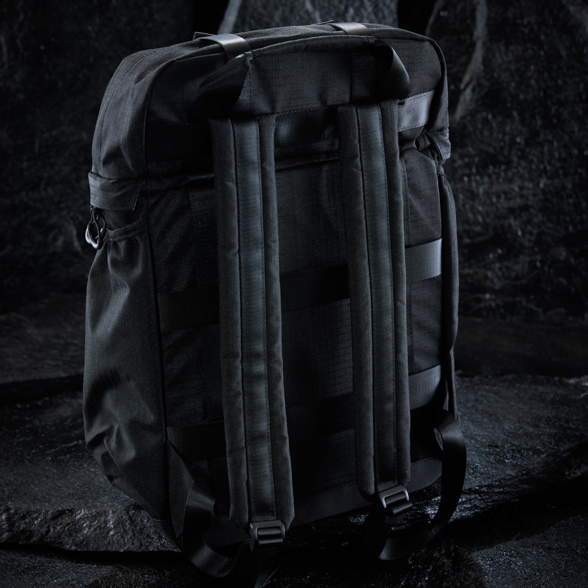 dragon-shield-dragon-pack-black-grey-rucksack-f-r-tcg-und-gaming image 2
