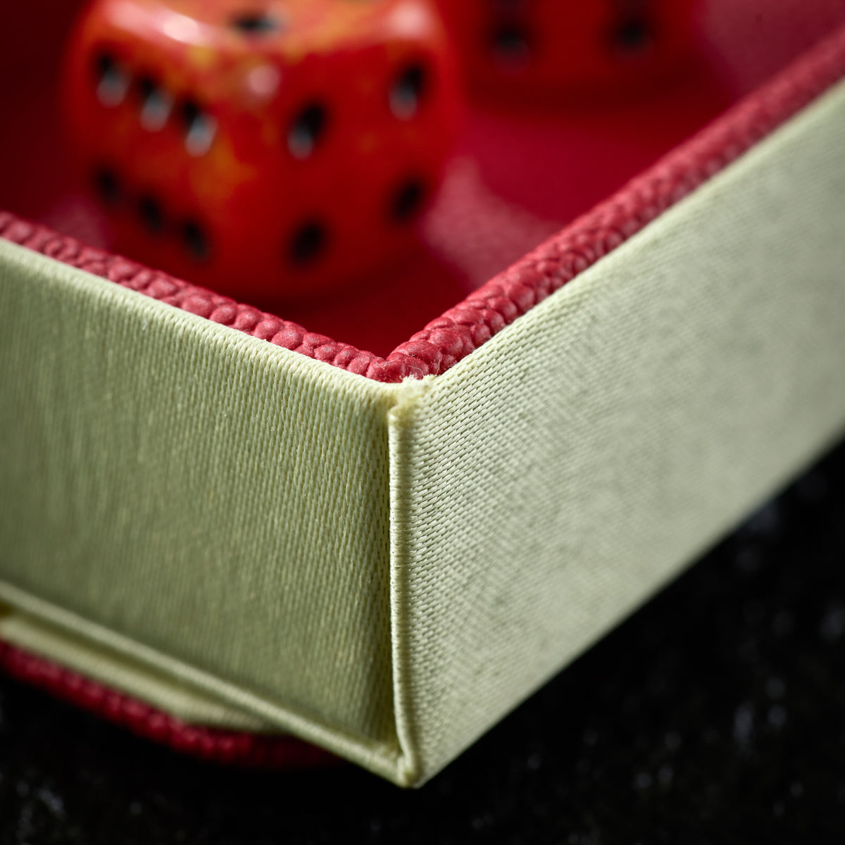 dragon-shield-dragon-tray-w-rfelbox-red-lemon image 3