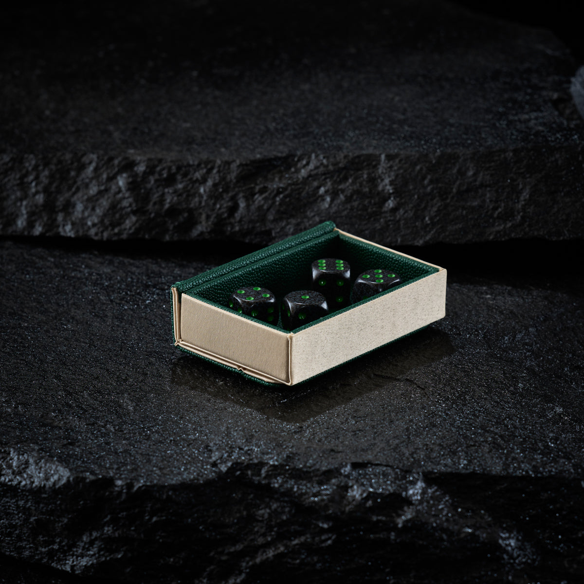 dragon-shield-dragon-tray-green-sand-w-rfelbox image 1