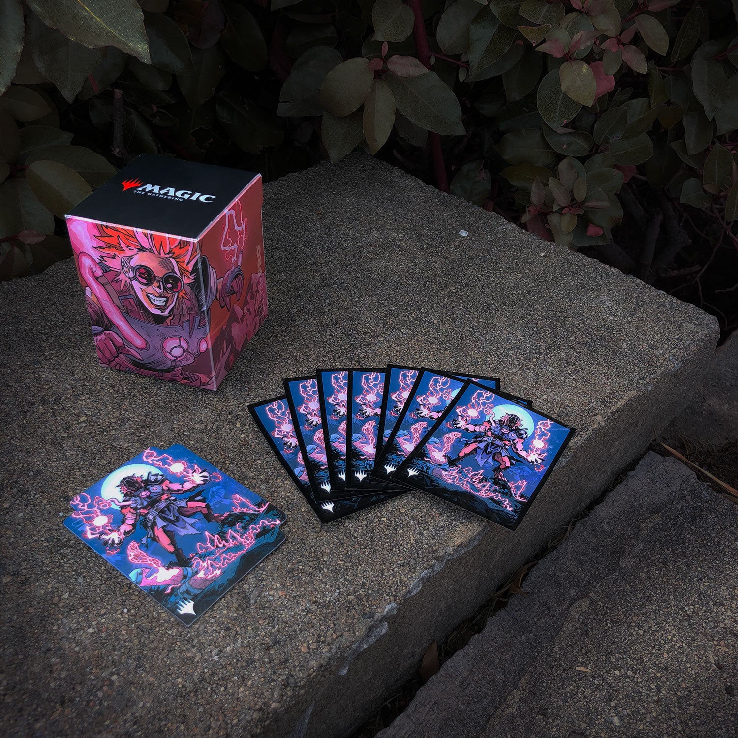ultra-pro-innistrad-midnight-hunt-reckless-stormseeker-100-deck-box-f-r-magic-th image 3