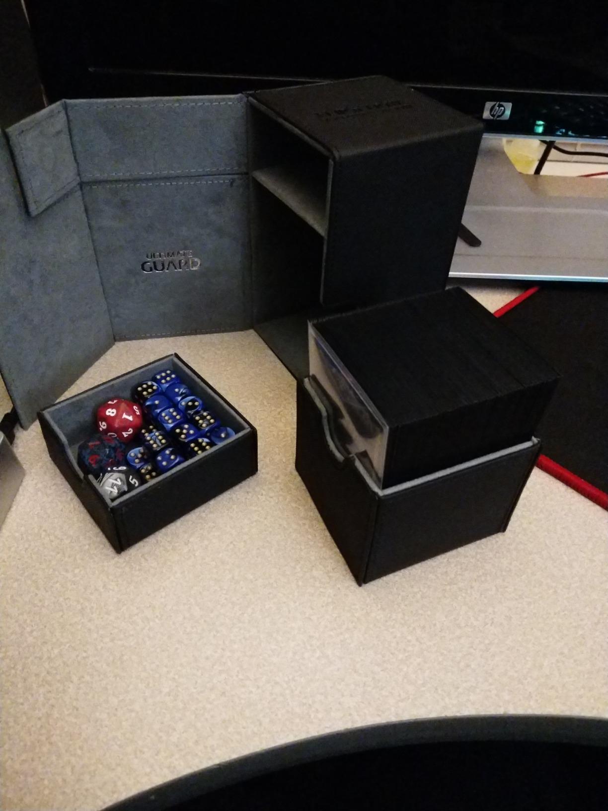 Gute Deckbox mit kleinem Fach