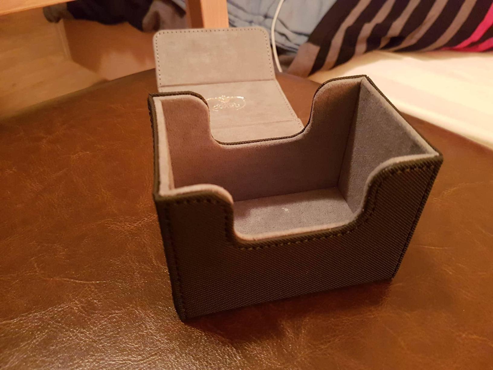 Edle Box in Petrolblau